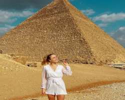 Jasmin is a travel enthusiast who went to Egypt in April of 2020.